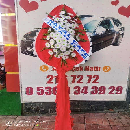 Çelenk Tekli Yapay Kırmızı Fon